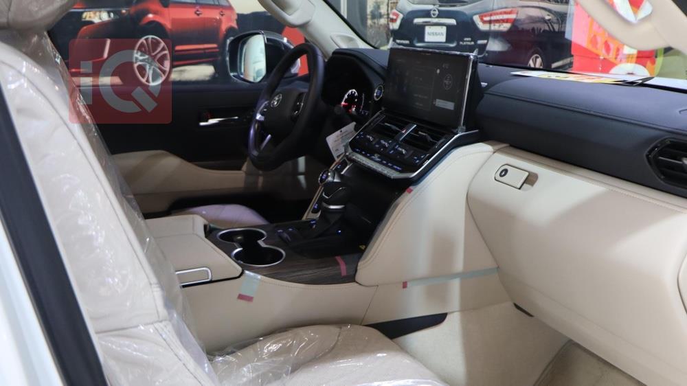 تۆیۆتا لاند کروزەر